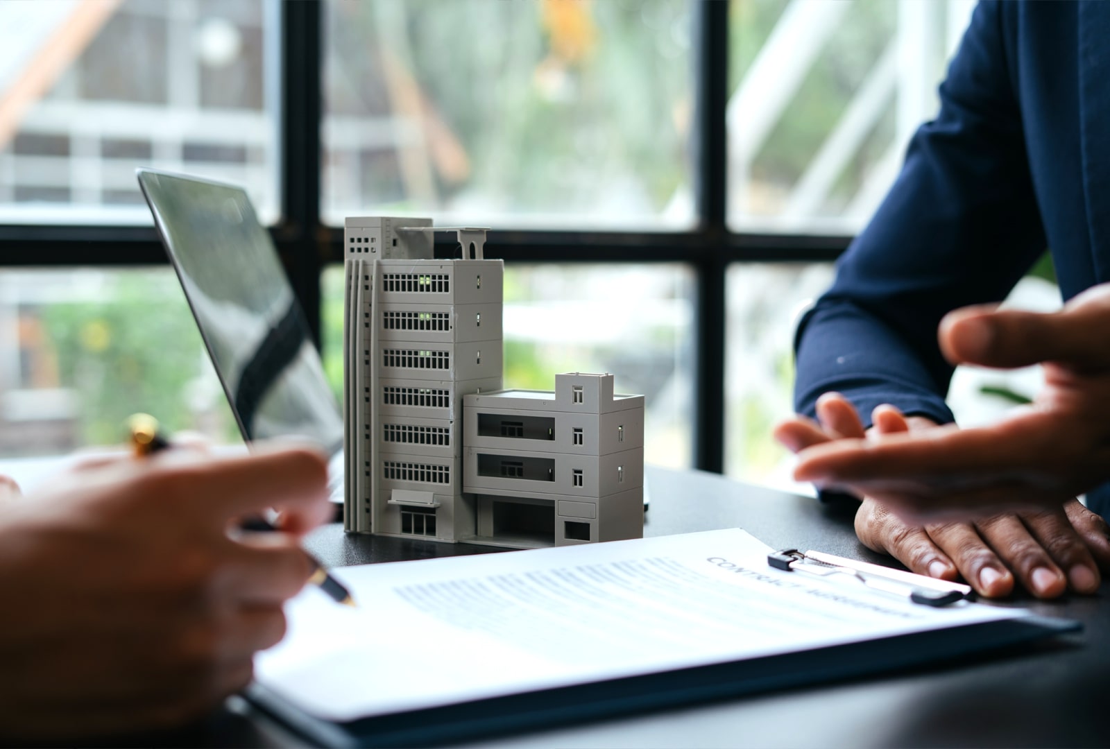 Управляющая компания обслуживает дом по адресу